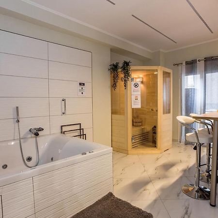 Romantic Deluxe Svite Wise Jacuzzi And Sauna Athens Luaran gambar