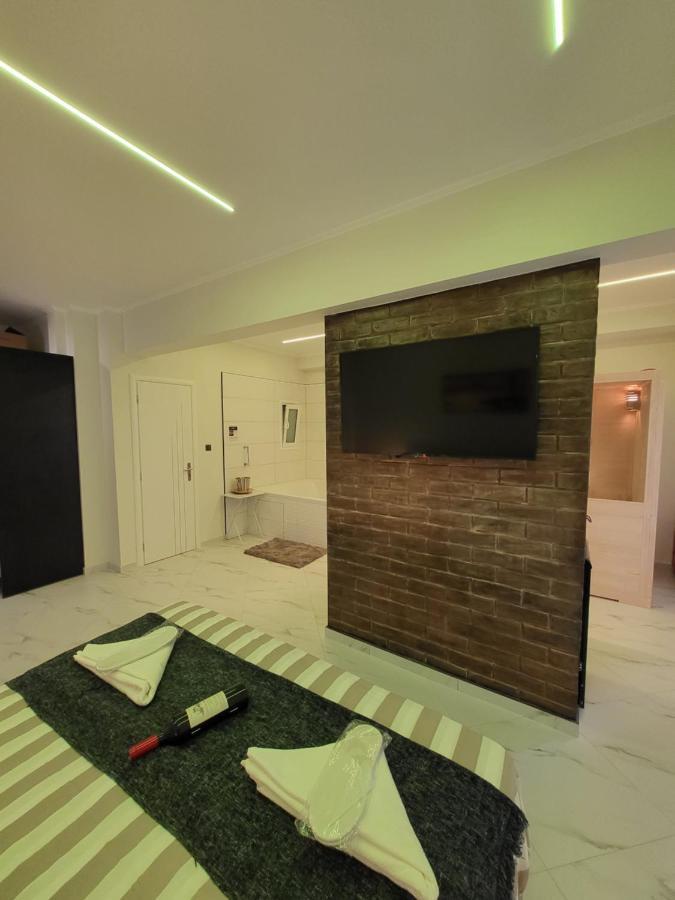 Romantic Deluxe Svite Wise Jacuzzi And Sauna Athens Luaran gambar