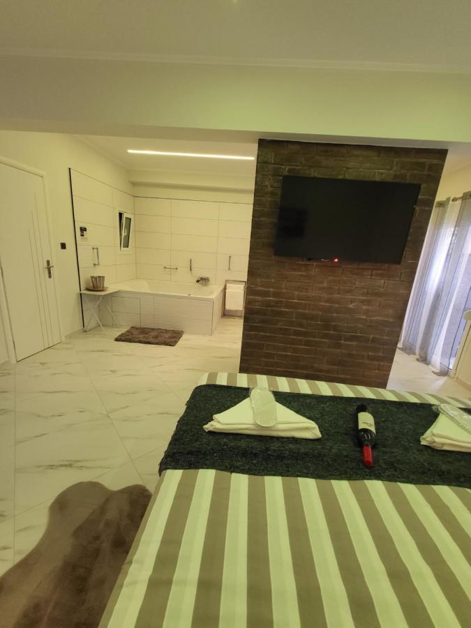 Romantic Deluxe Svite Wise Jacuzzi And Sauna Athens Luaran gambar
