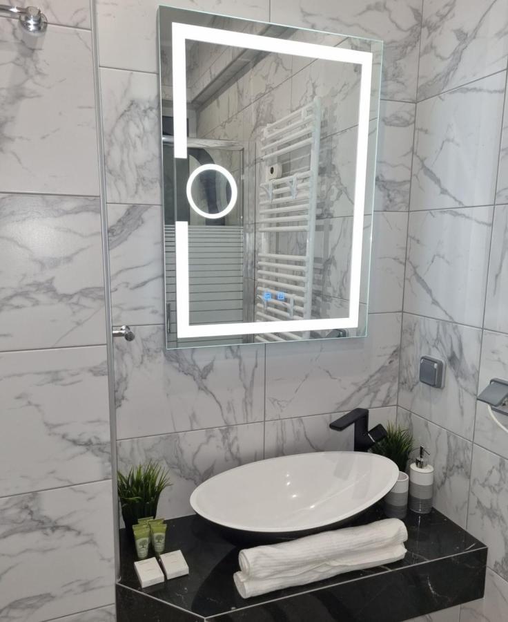 Romantic Deluxe Svite Wise Jacuzzi And Sauna Athens Luaran gambar