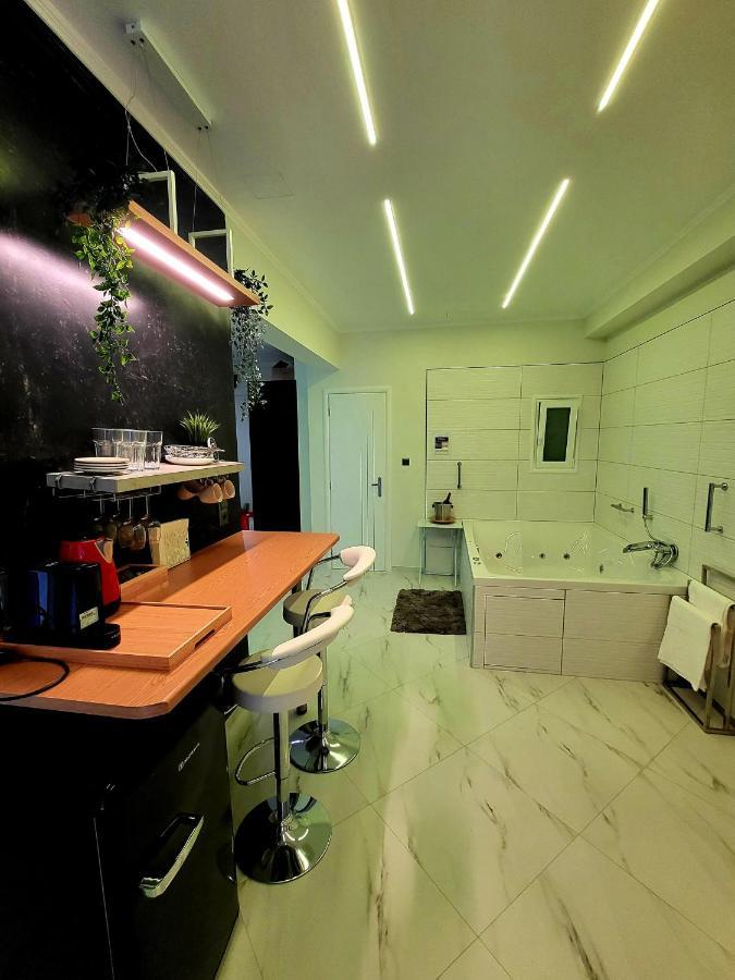 Romantic Deluxe Svite Wise Jacuzzi And Sauna Athens Luaran gambar