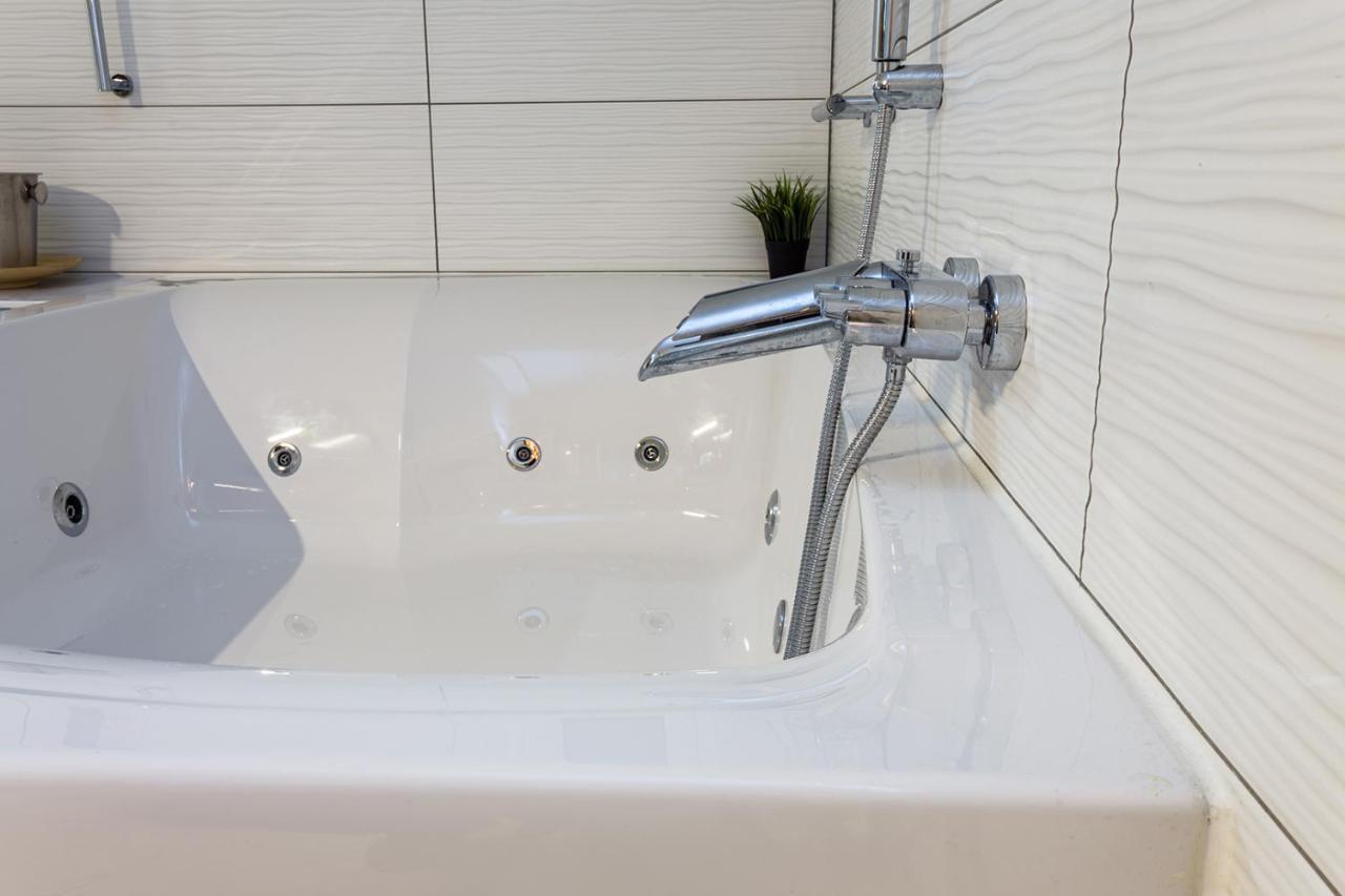 Romantic Deluxe Svite Wise Jacuzzi And Sauna Athens Luaran gambar